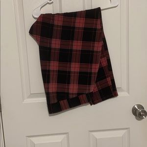 Black and red plaid leggings